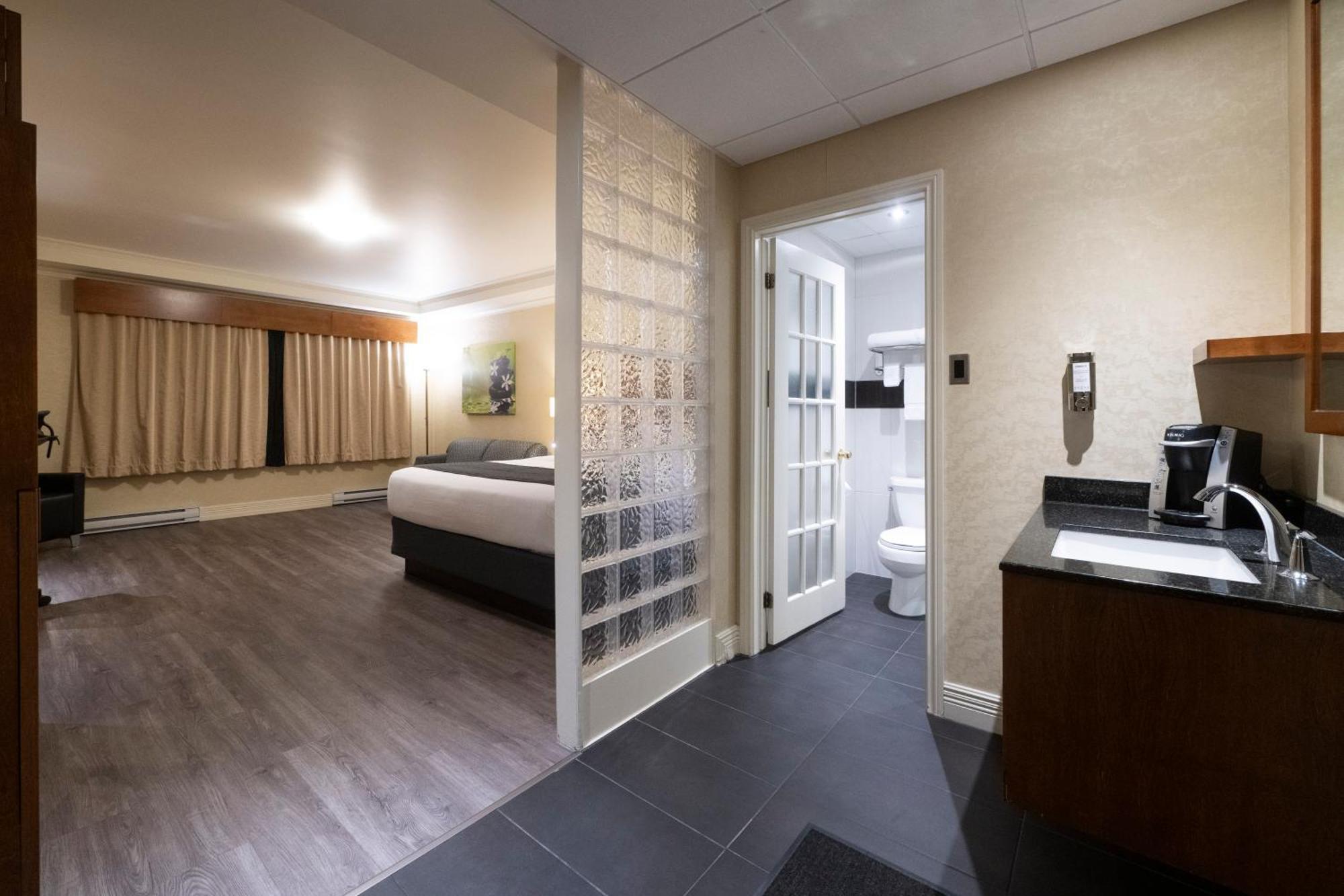 Hotel & Suites Le Dauphin Drummondville Zewnętrze zdjęcie